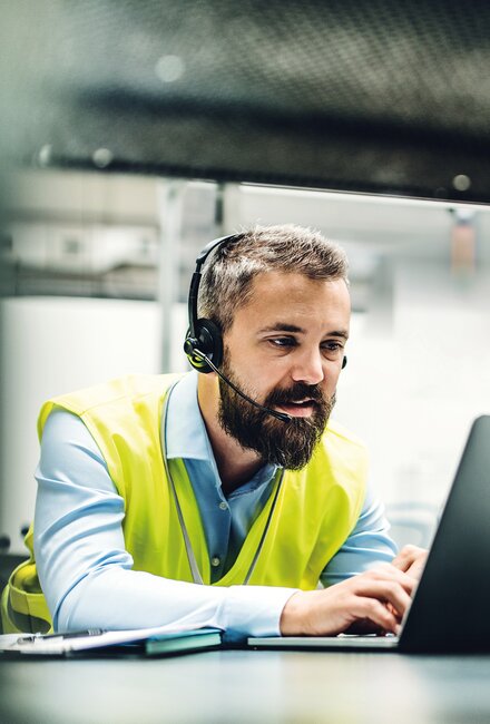 gu-croatia-about-us-employee-working-portrait