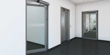 GU Automatic'in otomatik kanatlı kapı tahriki, ofis binalarında, kamu tesislerinde ve otellerde engelsiz, modern ve güvenli girişler için.