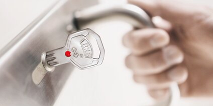 Kollu metal kilitte BKS anahtar