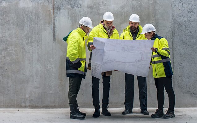 gu-fehlerseite-mitarbeiter-planen-ein-bauprojekt-landscape