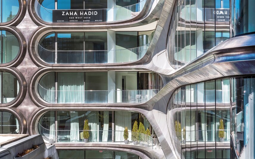 Kavisli metal kaplamalı modern mimari