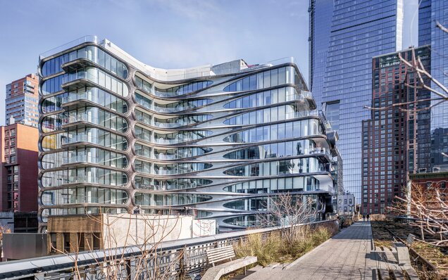 Cam cepheli modern ofis binası