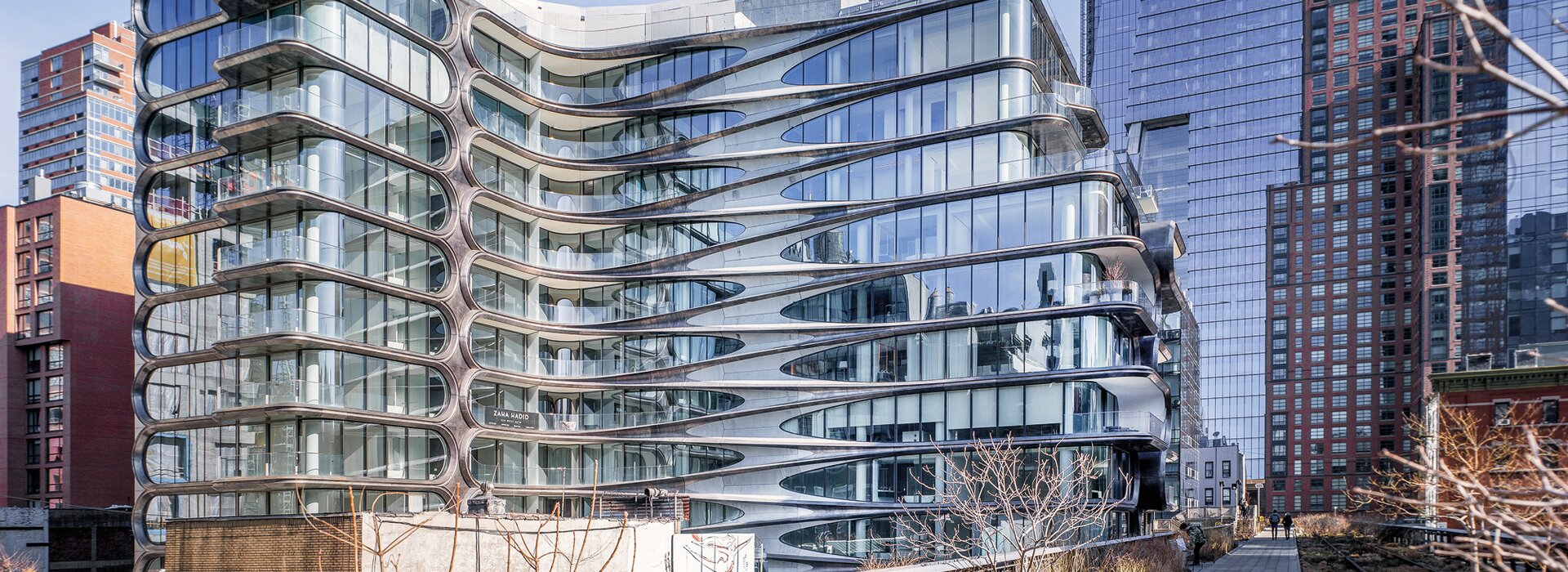 Cam cepheli modern ofis binası