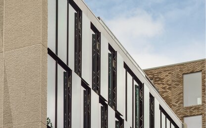 Cam ve beton ile modern cephe