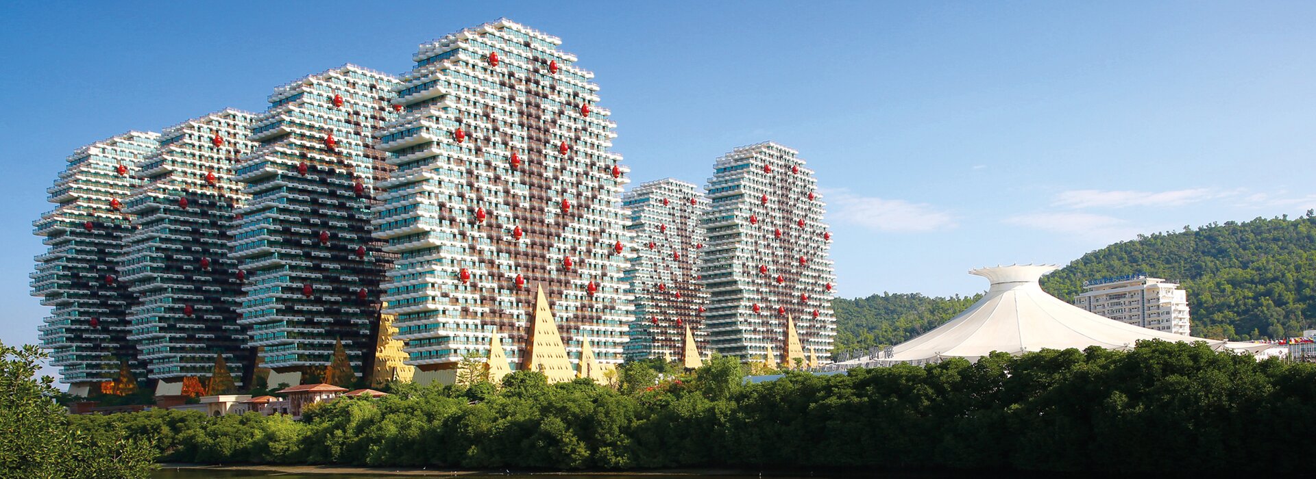 Benzersiz tasarıma sahip modern yüksek binalar