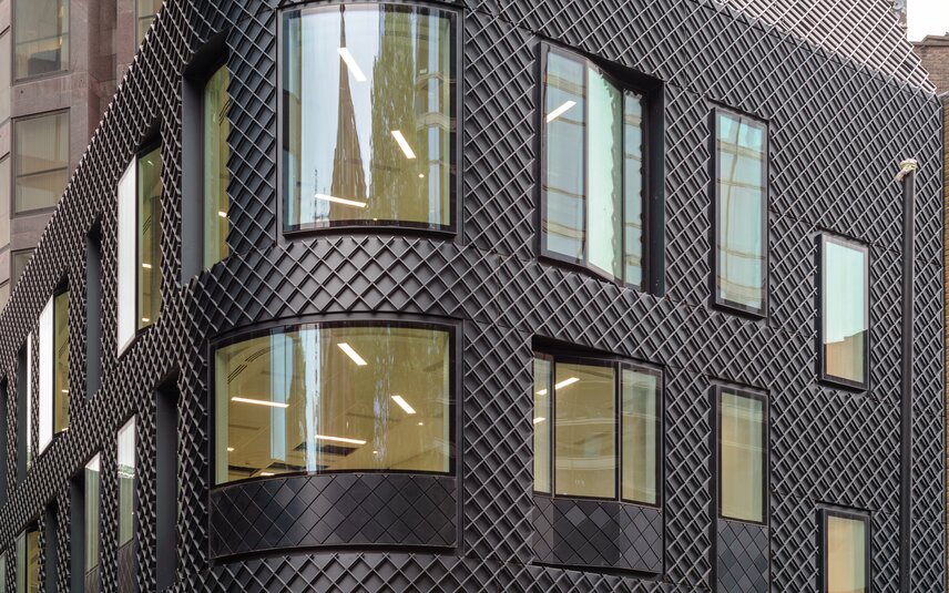 Büyük pencere cepheli modern cephe