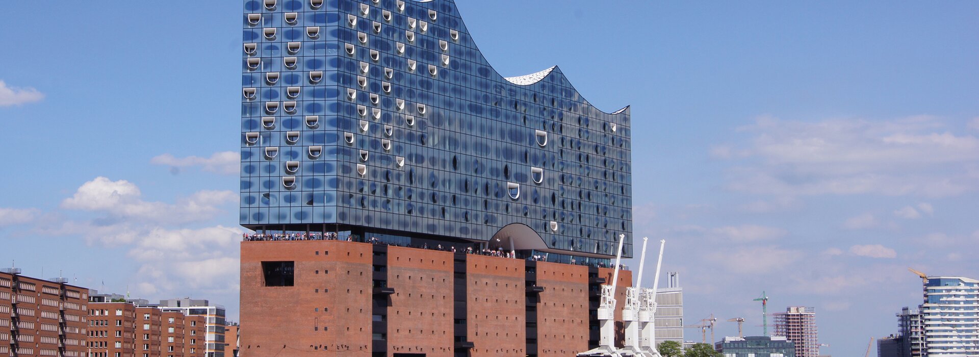 Эльбфилармония Гамбурга у воды