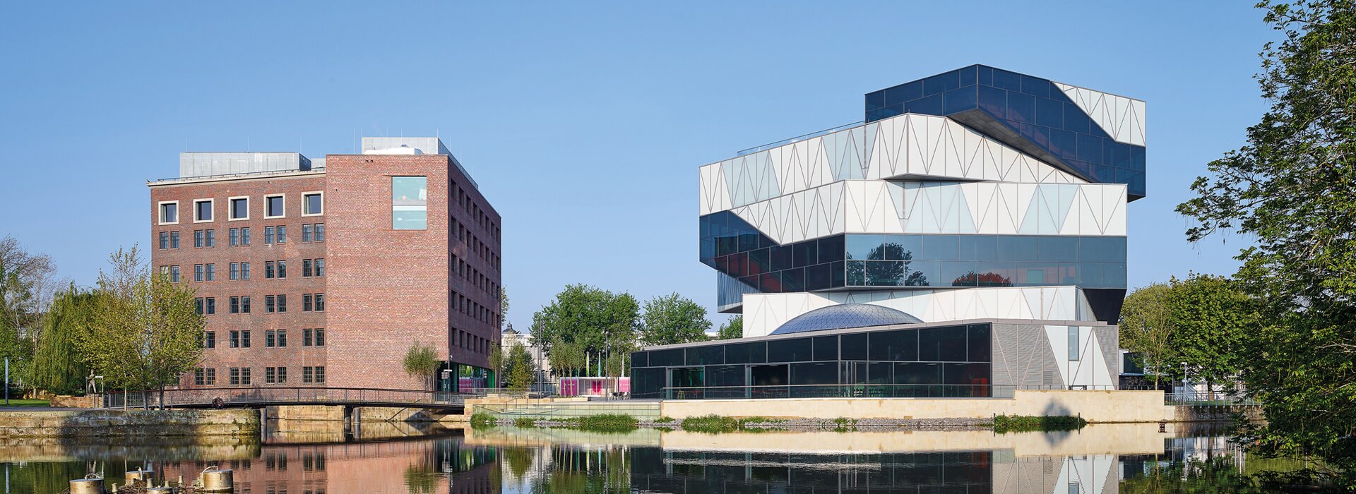 Современный музей с выразительной архитектурой