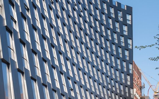 modern bir ofis binasının cephesi