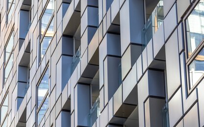 Cam balkonlu modern ofis cephesi