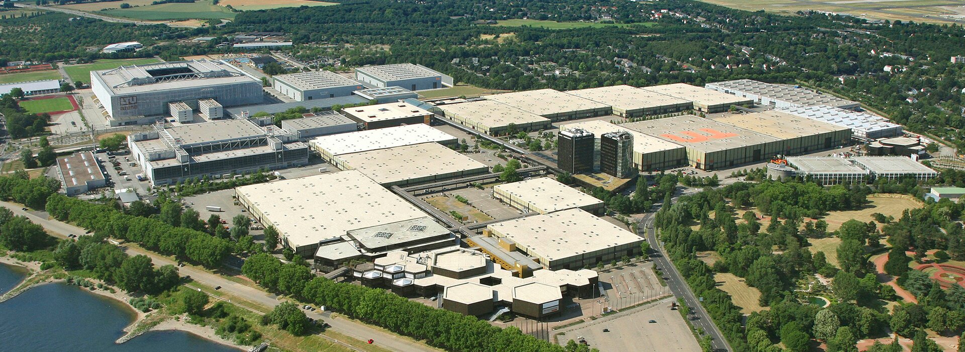 Fuar binası ve parkın havadan görünümü