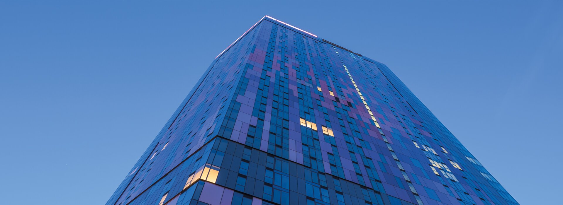 Cam cepheli modern gökdelen