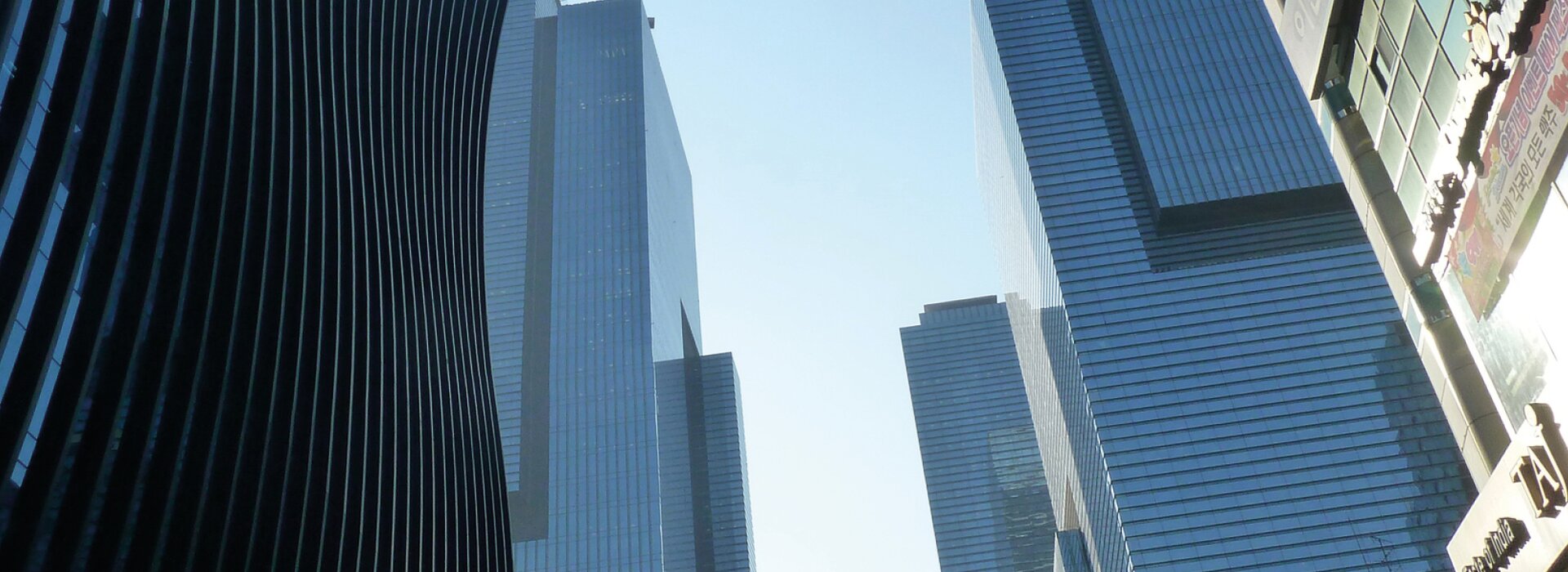 Modern high-rise buildings and curved buildings