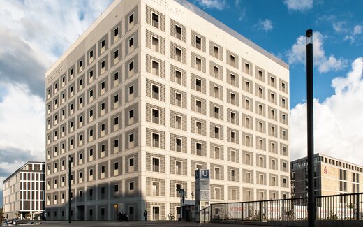 Cam cepheli modern kütüphane binası