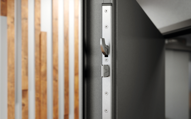 Metalik GU SECURY DR kilitleme sistemine sahip daire giriş kapısı, çift sürgü detaylı görünüm